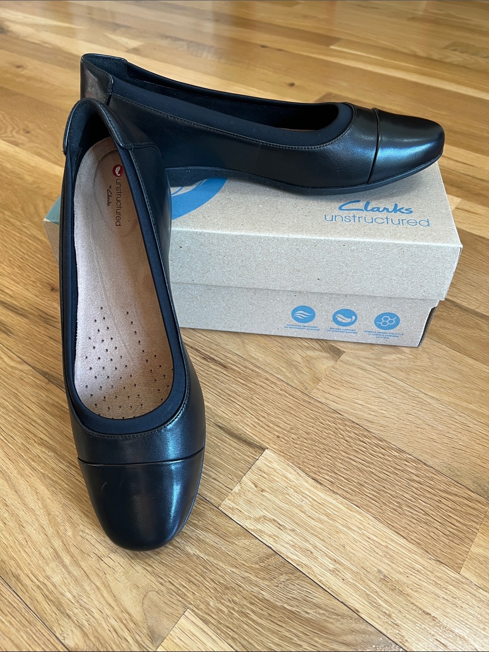 NEW Clarks Unstructured Un Darcey Cap Ballet Flats, Black Leather, size 9 1/2